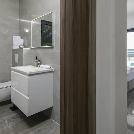 Villa Mi In - Haus Fuer 8 Personen Orebic