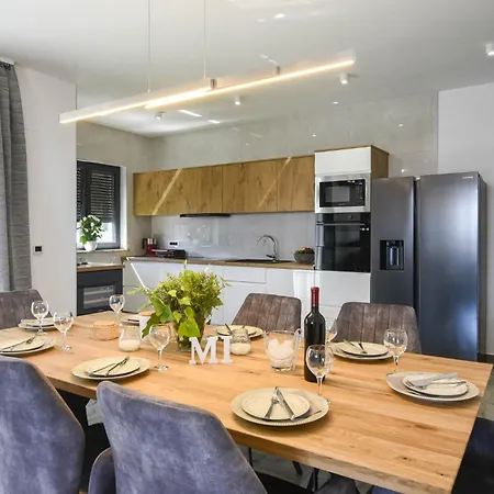 Mi In - Haus Fuer 8 Personen Orebić